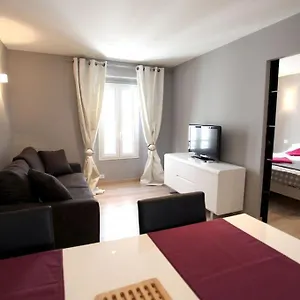  Appartement A 100 Metres Du Palais Et Des Plages